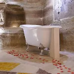 Cave Hotell