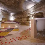 Cave Hotell *