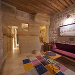 Cave Hotell *