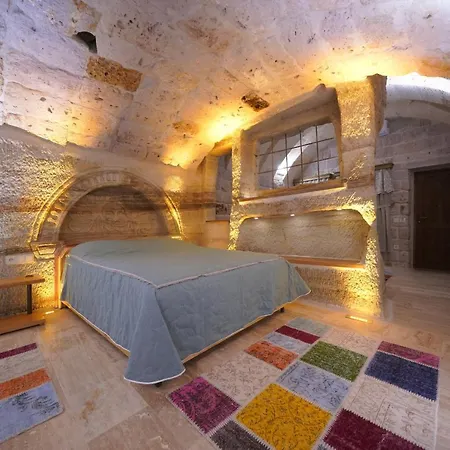 Отель Cave