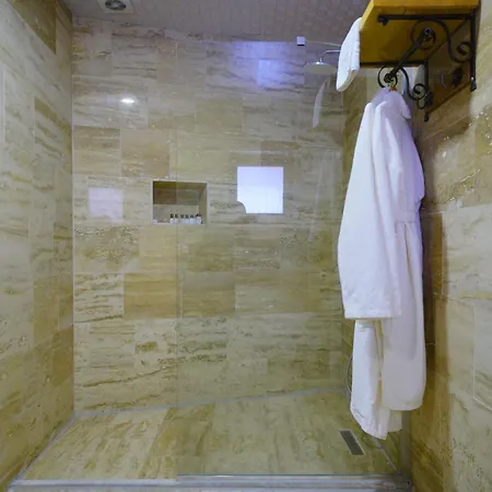 Hotel Cave *