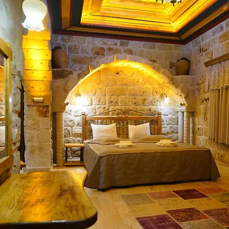 Cave Hotel *